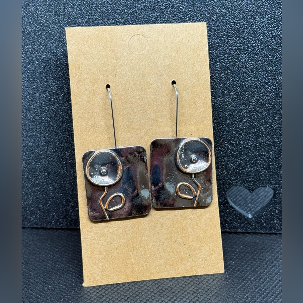 🏷️‼️5/$25🏷️‼️🩶Artistic Silver Tone w/Copper Tone Accents Floral Earrings🩶/NWOT